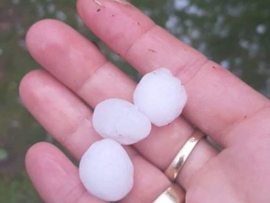 Gradobicie nad Radomiem. W poniedziałek też zapowiadane burze 
