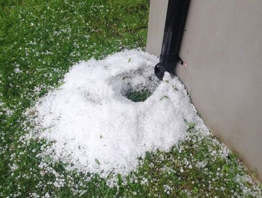 Gradobicie nad Radomiem. W poniedziałek też zapowiadane burze 