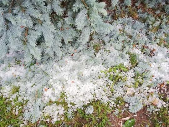 Gradobicie nad Radomiem. W poniedziałek też zapowiadane burze 
