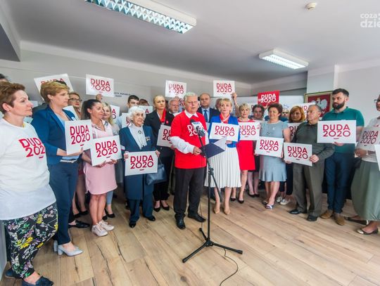 Działacze PIS podpisali listę poparcia Andrzeja Dudy (zdjęcia)