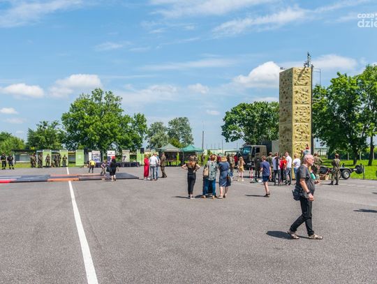 Terytorialsi i aktorzy pomagają radomskim domom dziecka (zdjęcia)