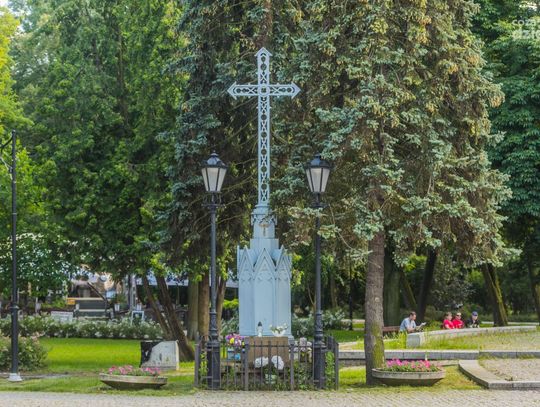 Spacerkiem po mieście: Krzyż w parku Kościuszki