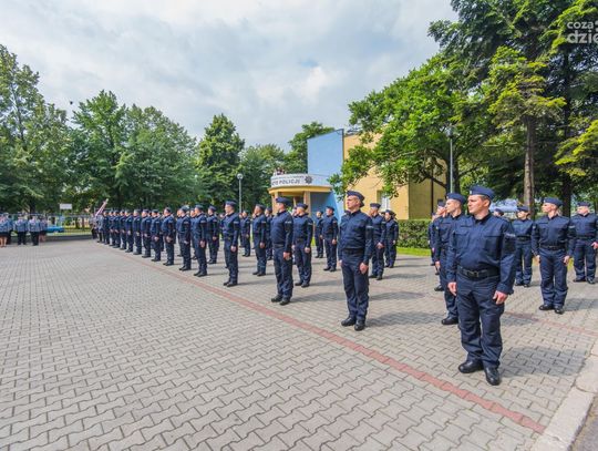 Ślubowanie policjantów pod siedzibą KWP (zdjęcia)