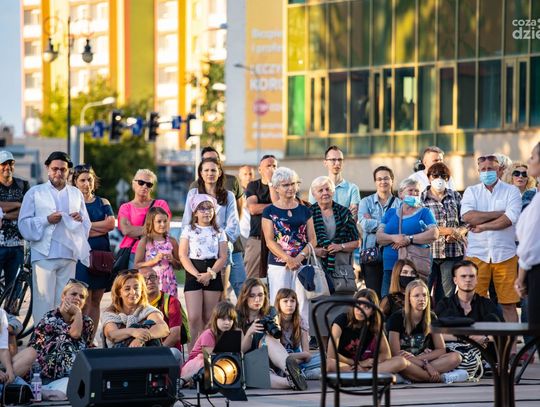 Sceny Miłosne na Ulicy Teatralnej (zdjęcia)