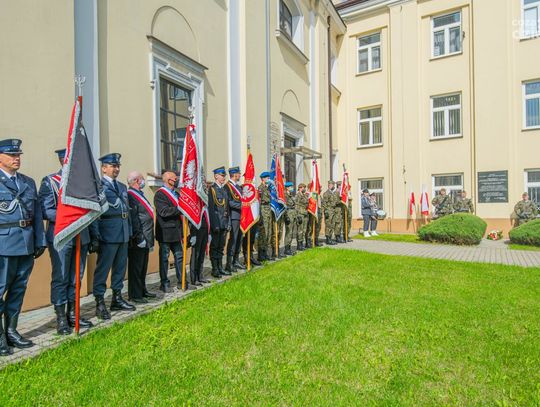 75. rocznica akcji rozbicia więzienia w Radomiu - złożenie kwiatów pod tablicą (zdjęcia)