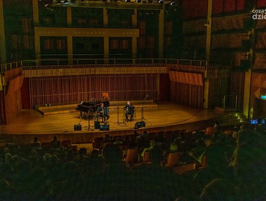 Bartosz Kołsut i Paweł Janas w sali koncertowej Szkoły Muzycznej (zdjęcia) Bartosz Kołsut i Paweł Janas w sali koncertowej Szkoły Muzycznej (zdjęcia)