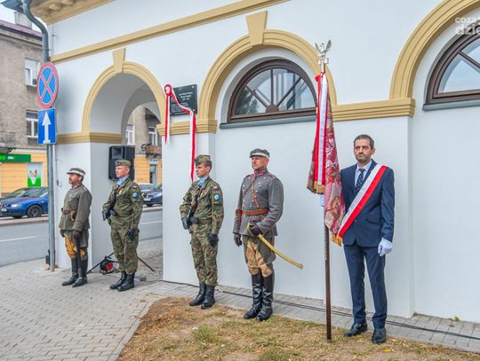Tablica poświęcona "Brzękowi" Osińskiemu wróciła na Rogatkę (zdjęcia)