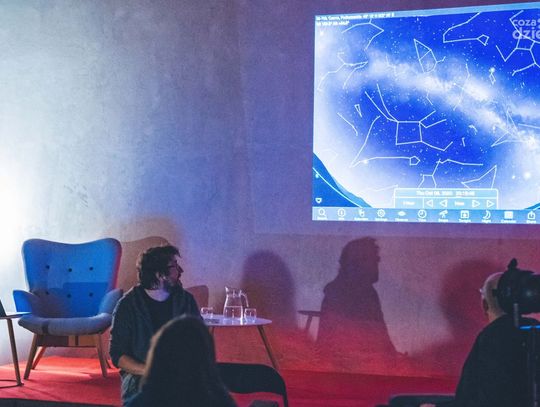 Halo, Ziemia! Nasze miejsce w kosmosie – Spotkanie z Karolem Wójcickim (zdjęcia) Halo, Ziemia! Nasze miejsce w kosmosie – Spotkanie z Karolem Wójcickim (zdjęcia)