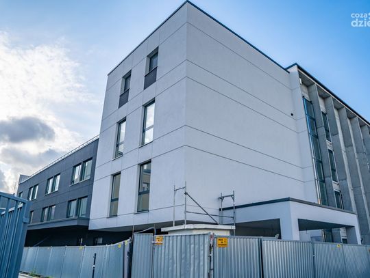 Prace nad elewacją południowej części hotelu Hilton Garden Inn (zdjęcia)