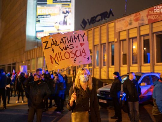 Strajk Kobiet - sobotni spacer obywatelski (zdjęcia)