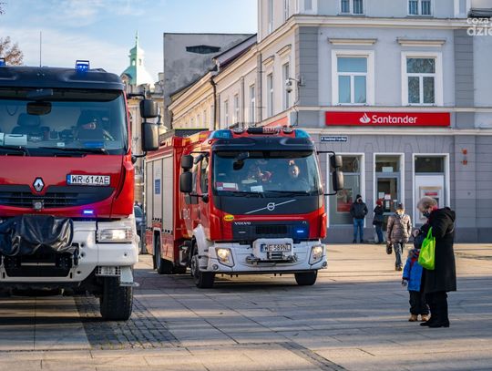 Alarm bombowy w banku przy ul. Żeromskiego (zdjęcia)