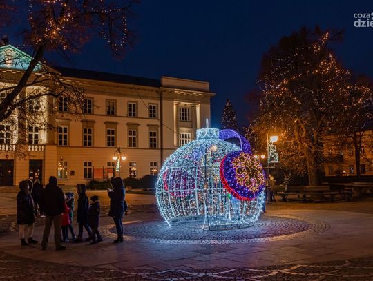 Rozbłysła świąteczna iluminacja na deptaku (zdjęcia)