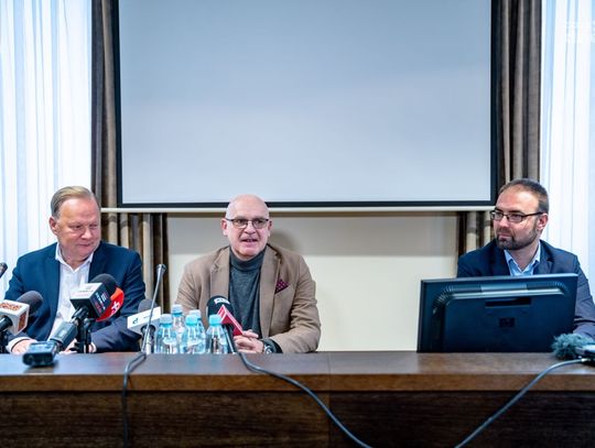 Podpisanie umowy pomiędzy UTH Radom a Radomiakiem Radom (zdjęcia) Podpisanie umowy pomiędzy UTH Radom a Radomiakiem Radom (zdjęcia)