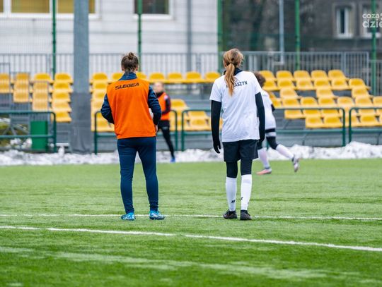 Sparing piłkarek HydroTrucku (zdjęcia)