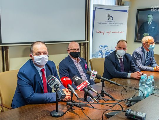 UTH - podpisanie umowy z Izbą Przemysłowo Handlową Ziemi Radomskiej (zdjęcia)