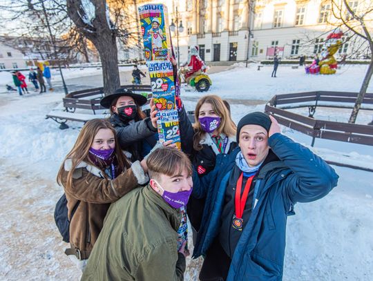 29. finał WOŚP - tłum ludzi na deptaku (zdjęcia)