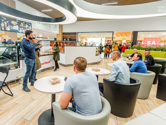 Tłusty czwartek w E.Leclerc - zawody w jedzeniu pączków (zdjęcia)