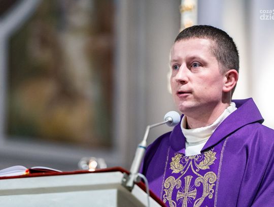 Środa Popielcowa - msza święta z udziałem Bpa Marka Solarczyka (zdjęcia)