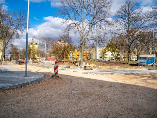 Postępy prac przy skwerze Bema-Jasińskiego-Sowińskiego (zdjęcia)
