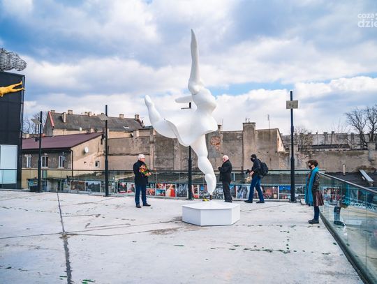 „Tańcz” Marii Koras  - nowa rzeźba w MCSW Elektrownia (zdjęcia)