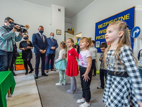 Spotkanie edukacyjne na temat bezpieczeństwa w ruchu drogowym w przedszkolu Gąska Balbinka (zdjęcia) Spotkanie edukacyjne na temat bezpieczeństwa w ruchu drogowym w przedszkolu Gąska Balbinka (zdjęcia)