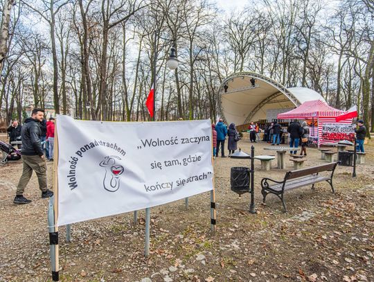 Radomski Stolik Wolności w parku Kościuszki (zdjęcia)