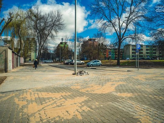 Skwer przy Bema-Jasińskiego-Sowińskiego na ukończeniu (zdjęcia)