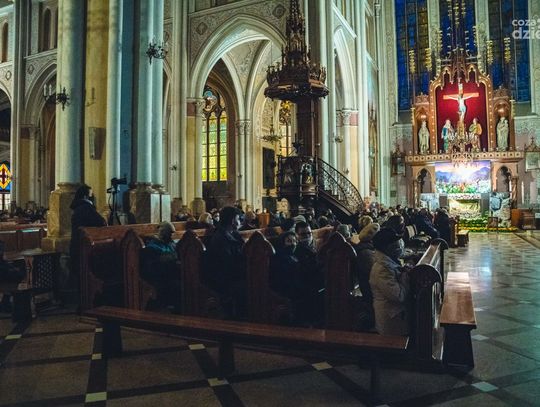 Liturgia Wigilii Paschalnej w radomskiej Katedrze (zdjęcia) Liturgia Wigilii Paschalnej w radomskiej Katedrze (zdjęcia)
