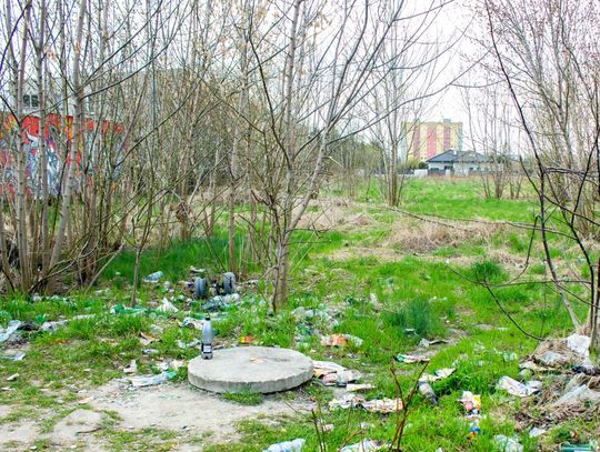 Śmieci na terenie Radomia. (zdjęcia)