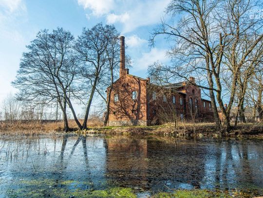 Zapomniane miejsca. Gorzelnia w Chruściechowie (zdjęcia)