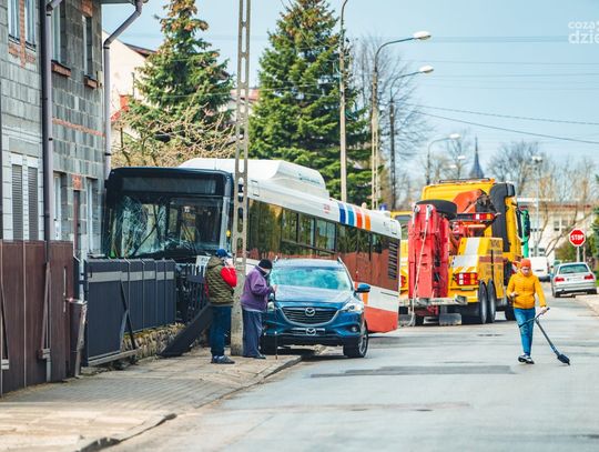 Kolizja na skrzyżowaniu Pomorskiej i Szczecińskiej (zdjęcia)