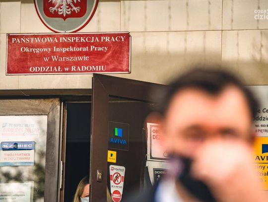 Konferencja Konrada Frysztaka przed siedzibą PIP (zdjęcia)