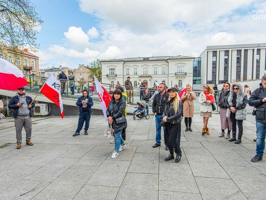 Protest przeciwko łamaniu zapisów Konstytucji (zdjęcia)