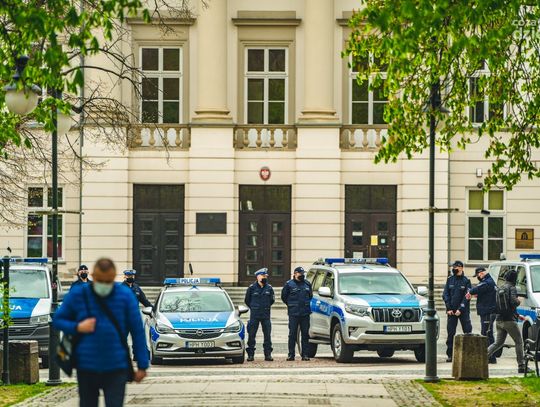 Hołd dla zabitego policjanta (zdjęcia) Hołd dla zabitego policjanta (zdjęcia)