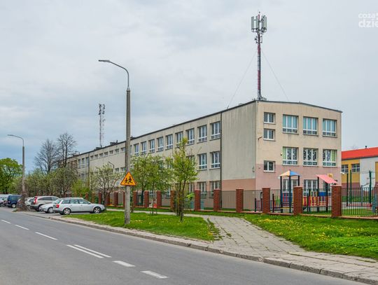 Ze szkolnej kroniki: PSP nr 10 im. Lotników Polskich (zdjęcia) Ze szkolnej kroniki: PSP nr 10 im. Lotników Polskich (zdjęcia)