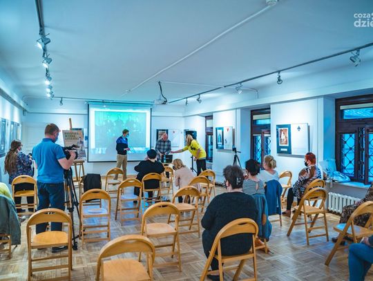 43. Wiosna Literacka - spotkanie z Cezarym Harasimowiczem (zdjęcia)