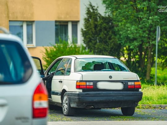 Wybite szyby w samochodach na os. Południe (zdjęcia)