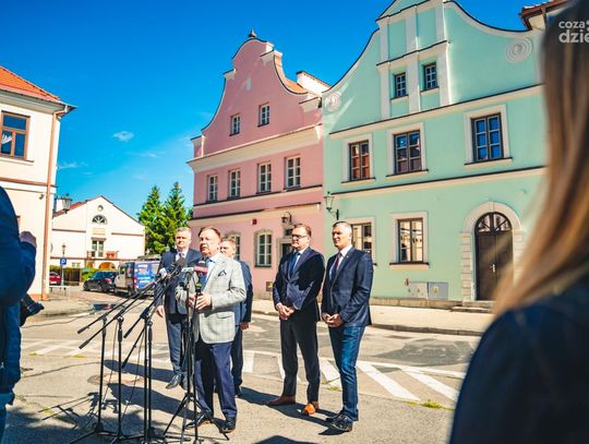 Marszałkowie i Prezydent w przyszłym muzeum Radomia (zdjęcia)