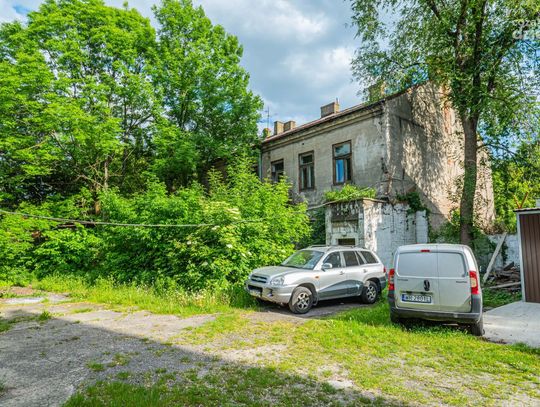 Zapomniane miejsca. Kamienica przy ul. Waryńskiego (zdjęcia)