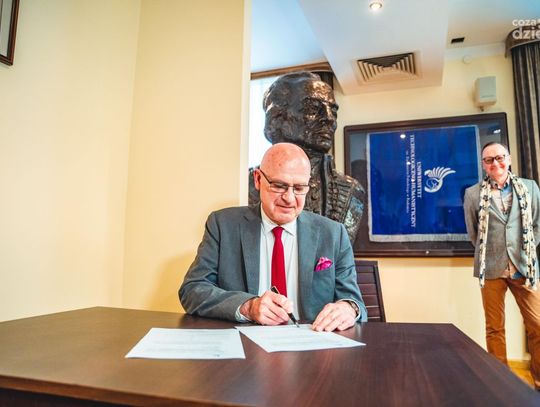 Podpisanie umowy pomiędzy UTH a klubami sportowymi (zdjęcia)