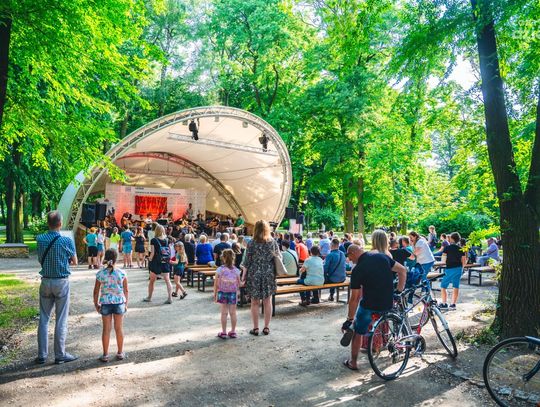 Koncert gitarowy wychowanków MDK w muszli (zdjęcia)