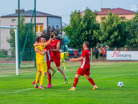 Pilica Białobrzegi świętowała awans do III ligi (zdjęcia)