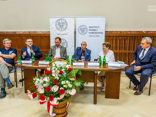 Wręczenie Krzyży Wolności i Solidarności zasłużonym działaczom opozycji - Czerwiec '76 (zdjęcia)