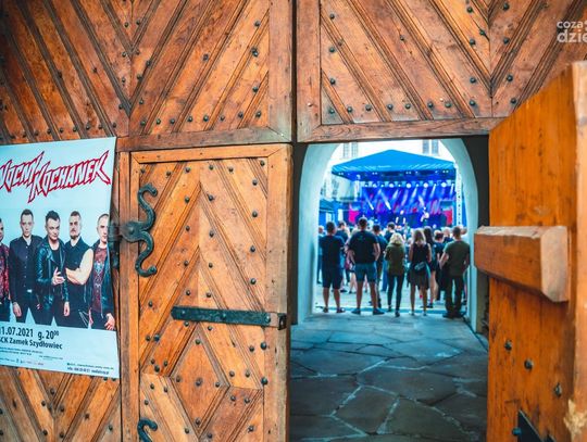 Nocny Kochanek na Zamku w Szydłowcu (zdjęcia) Nocny Kochanek na Zamku w Szydłowcu (zdjęcia)