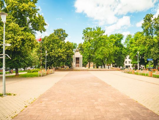 Spacerkiem po mieście: Mauzoleum Dionizego Czachowskiego (zdjęcia)