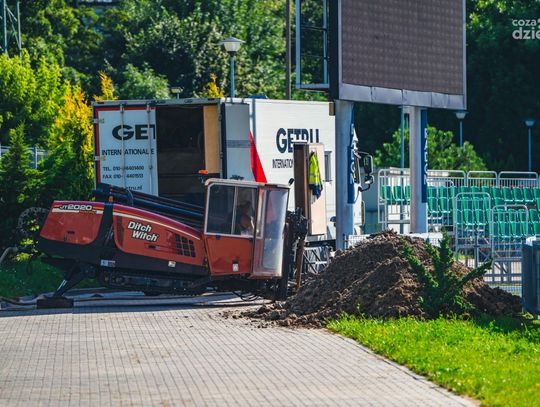Rozpoczął się montaż systemu podgrzewanej murawy (zdjęcia)