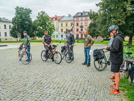 Składakiem przez Polskę - Karolina Kornaga dla neurochirurgii dziecięcej w Katowicach (zdjęcia)