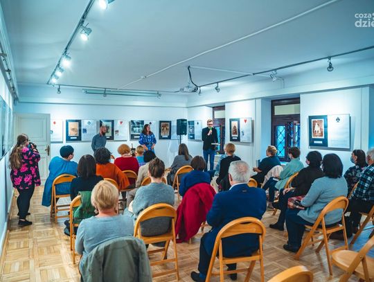 Artystki burzą stary świat. Spotkanie autorskie z Sylwią Zientek (Zdjęcia)