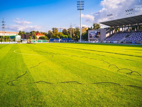 Montowanie kabli grzewczych na stadionie przy Narutowicza (zdjęcia) Montowanie kabli grzewczych na stadionie przy Narutowicza (zdjęcia)