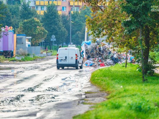 Pożar śmieci na ulicy Pułaskiego (zdjęcia)